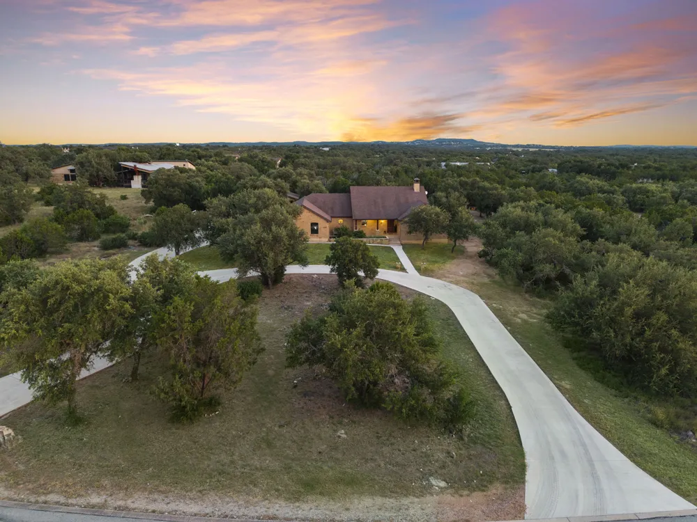 103 Creekside Trail Spicewood, TX 78669