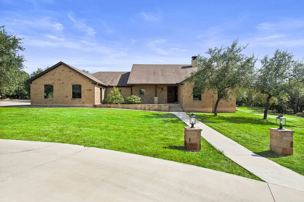 103 Creekside Trail Spicewood, TX 78669