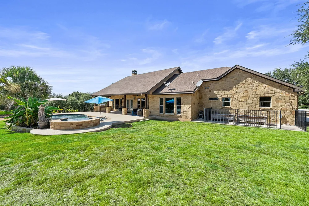103 Creekside Trail Spicewood, TX 78669