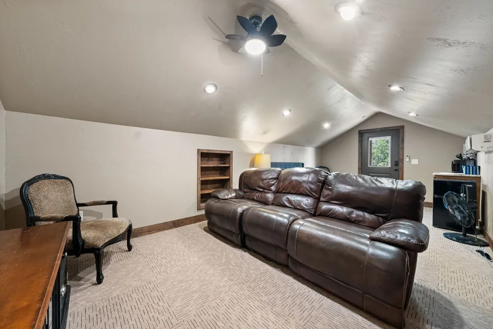 103 Creekside Trail Spicewood, TX 78669