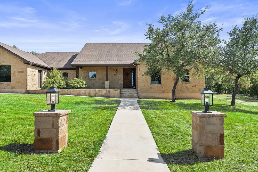 103 Creekside Trail Spicewood, TX 78669