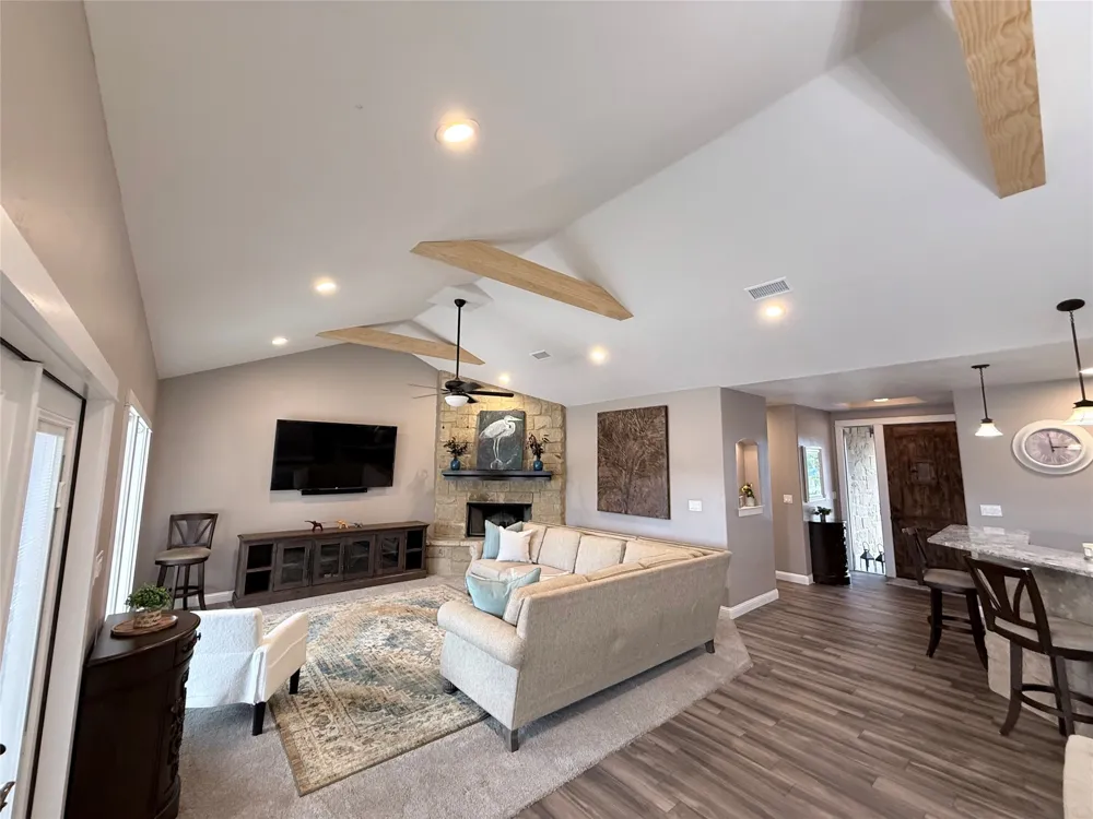 103 Creekside Trail Spicewood, TX 78669