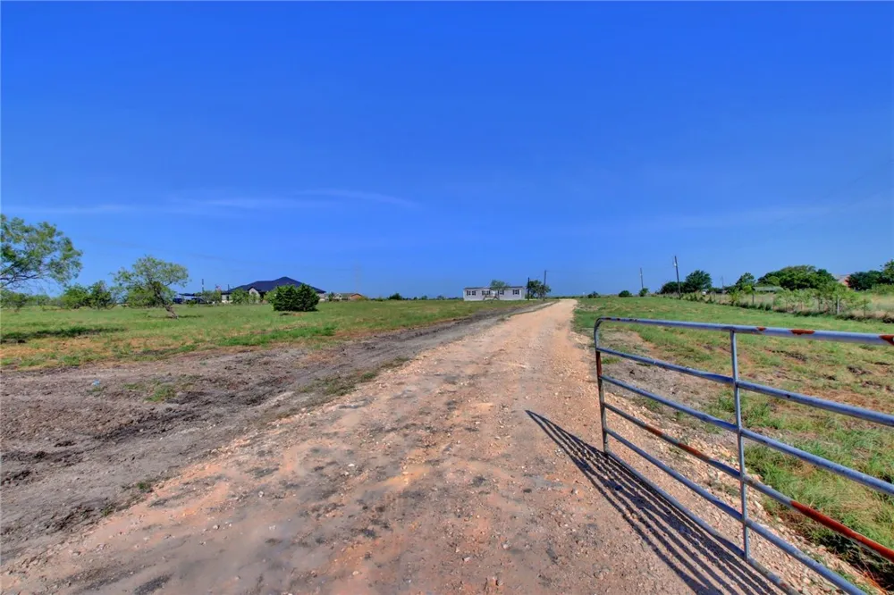 14512 Graef Road Creedmoor, TX 78610