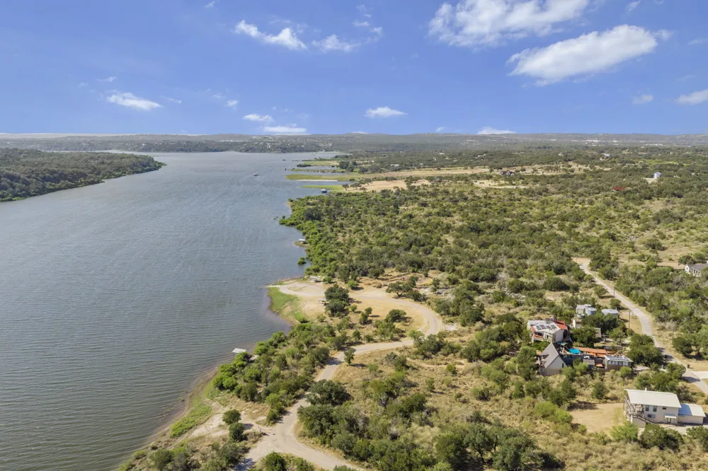 407 Breezing Lane Spicewood, TX 78669