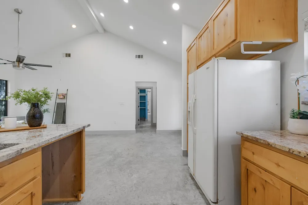 407 Breezing Lane Spicewood, TX 78669