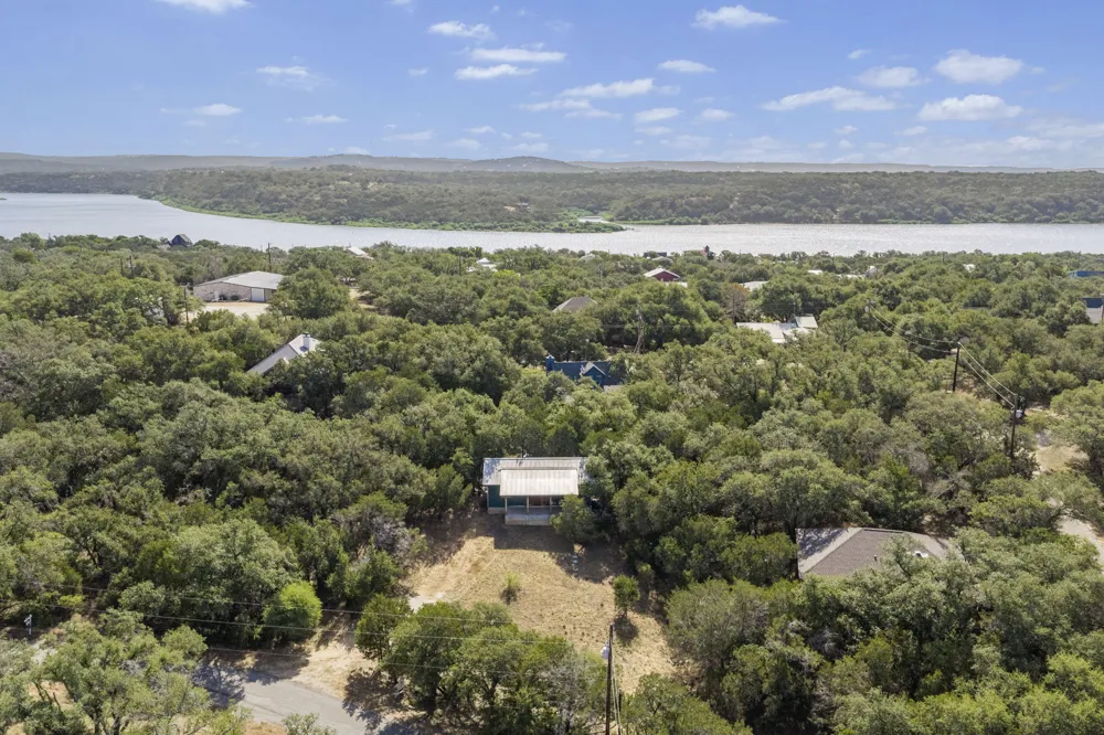 407 Breezing Lane Spicewood, TX 78669