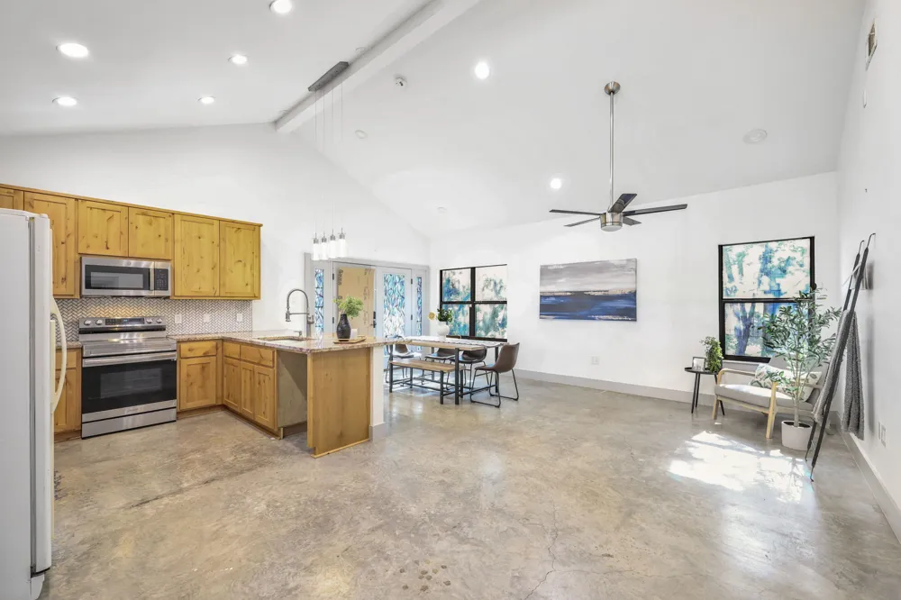 407 Breezing Lane Spicewood, TX 78669