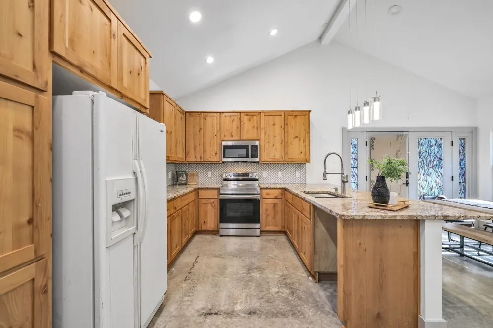 407 Breezing Lane Spicewood, TX 78669