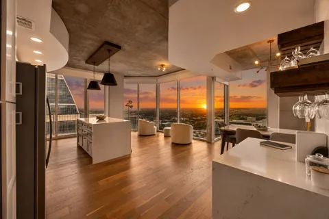 360 Nueces Street #3702