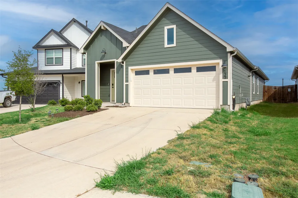 133 Frogmore Loop Uhland, TX 78640