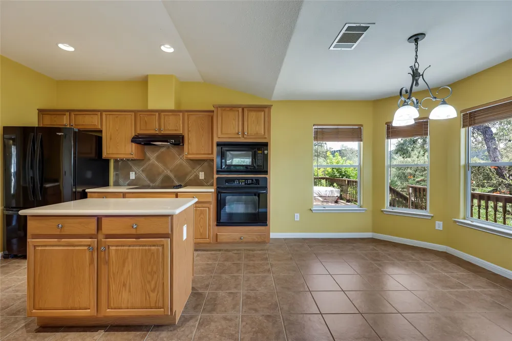 7312 White Oak Drive Lago Vista, TX 78645