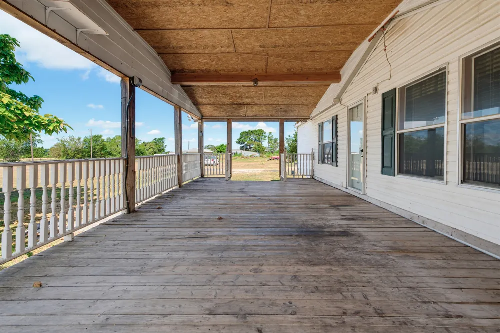 114 Pleasant Grove Loop Elgin, TX 78621