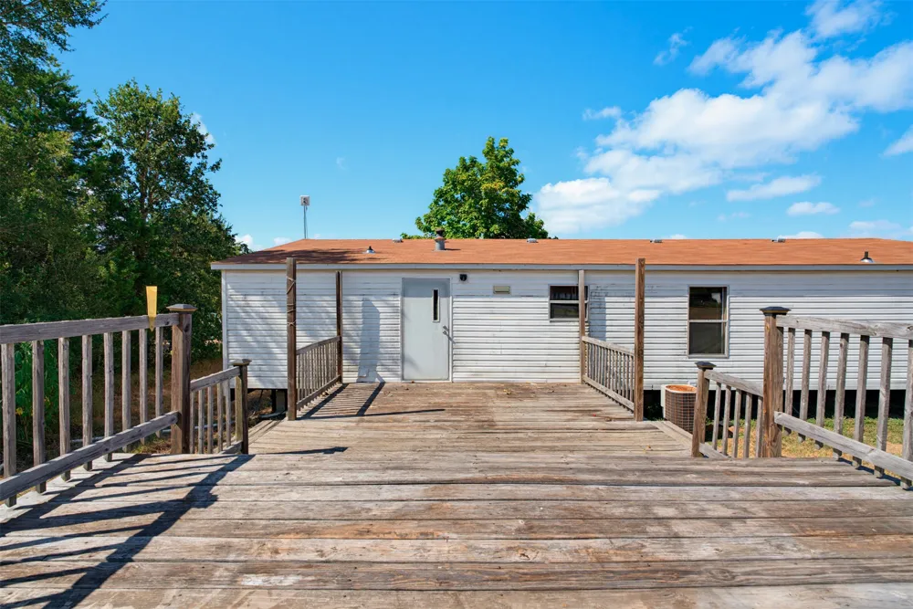 114 Pleasant Grove Loop Elgin, TX 78621