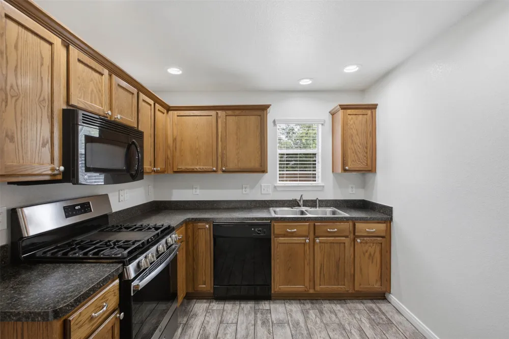 12704 Saint Thomas Drive Del Valle, TX 78617