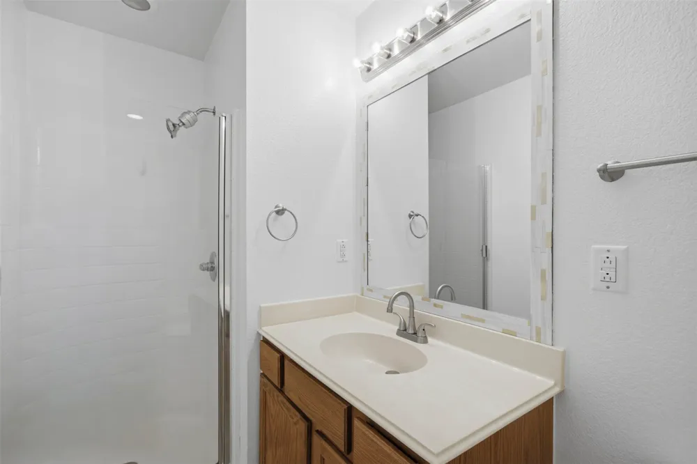 12704 Saint Thomas Drive Del Valle, TX 78617