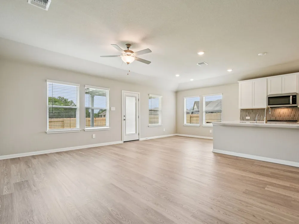 150 Coopers Hawk Crest Cedar Creek, TX 78612