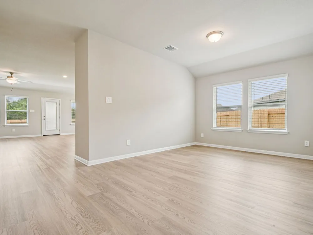 150 Coopers Hawk Crest Cedar Creek, TX 78612