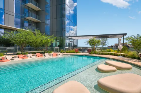 44 East Avenue #1909