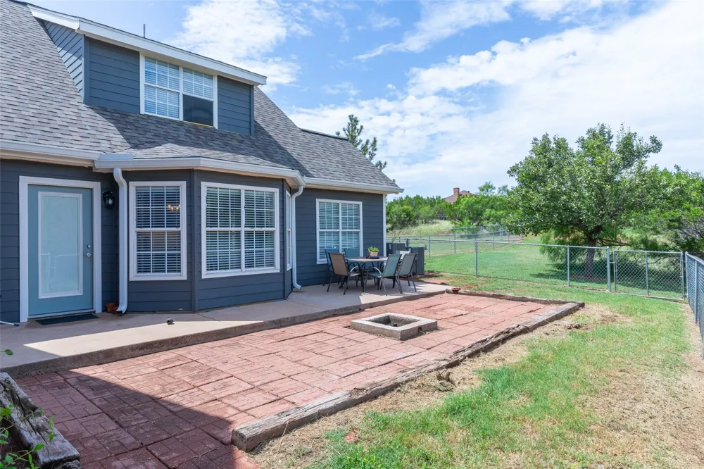 125 County Road 694 Buffalo Gap, TX 79508