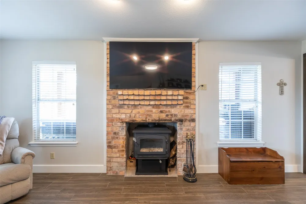 125 County Road 694 Buffalo Gap, TX 79508