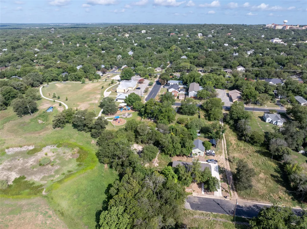 734 Valley Street San Marcos, TX 78666