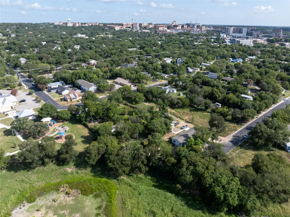 734 Valley Street San Marcos, TX 78666