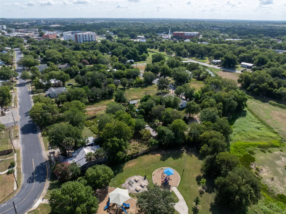 734 Valley Street San Marcos, TX 78666