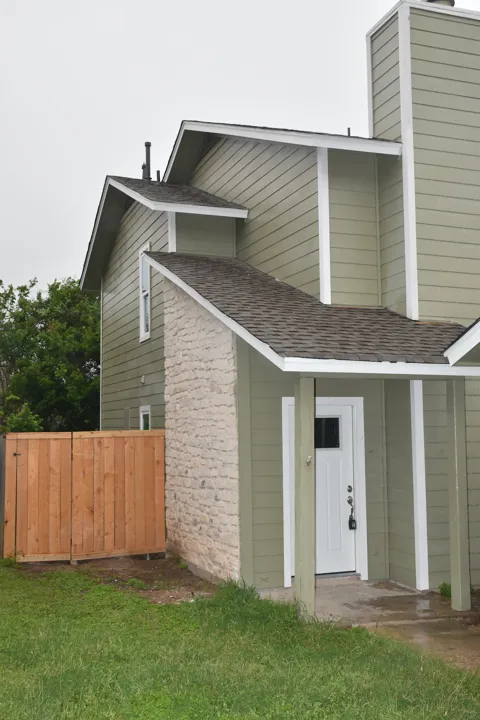 1814 Rawhide Loop