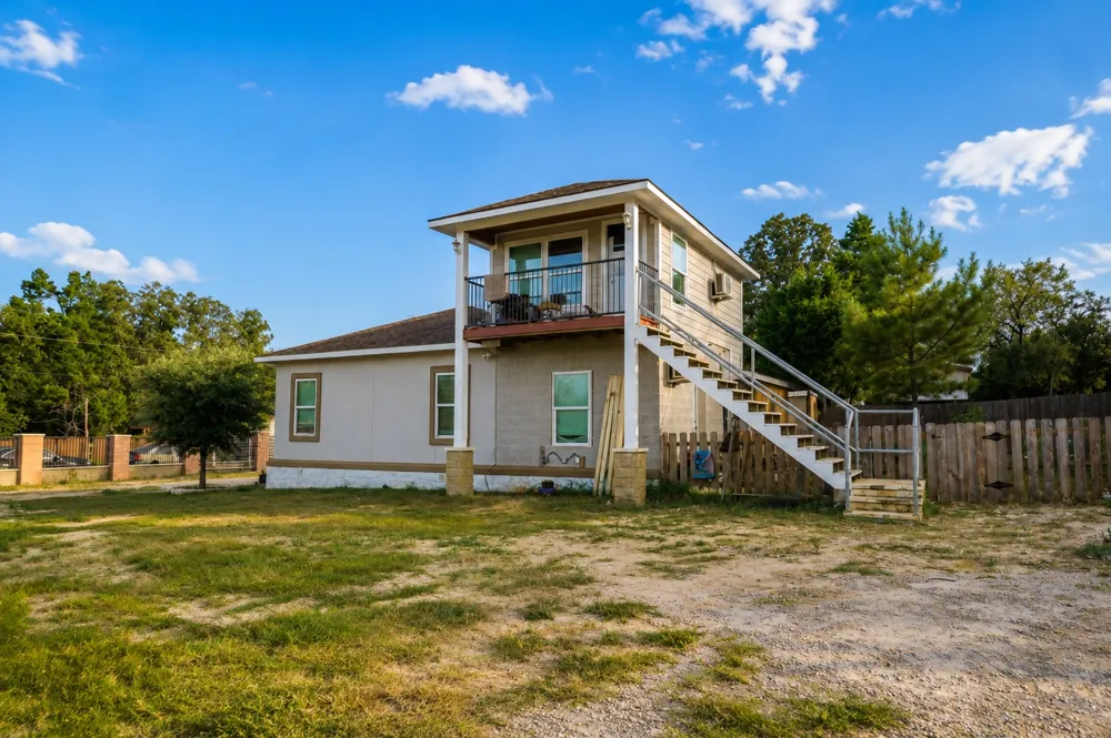 130 Los Arcos Road Elgin, TX 78621