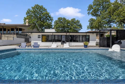 3424 River Oaks Drive