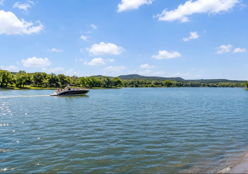 3424 River Oaks Drive Kingsland, TX 78639