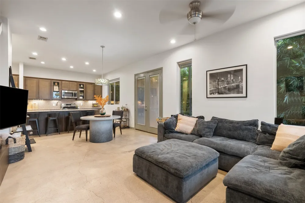 1158 Ridgeway Drive #A Austin, TX 78702