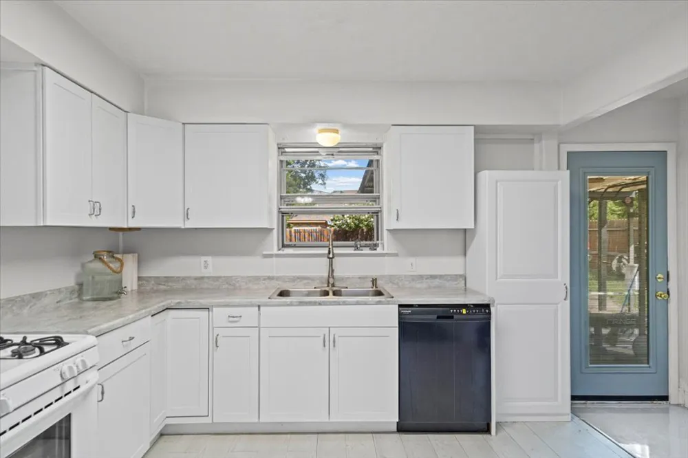 1115 Sycamore Street San Marcos, TX 78666
