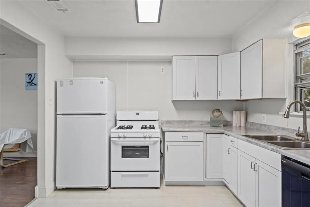 1115 Sycamore Street San Marcos, TX 78666