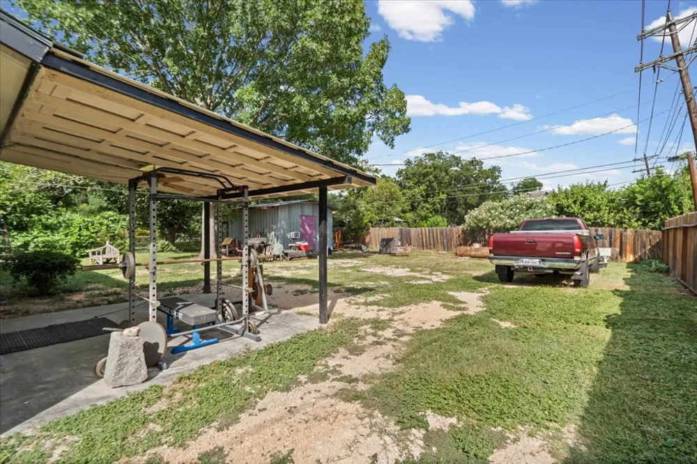 1115 Sycamore Street San Marcos, TX 78666