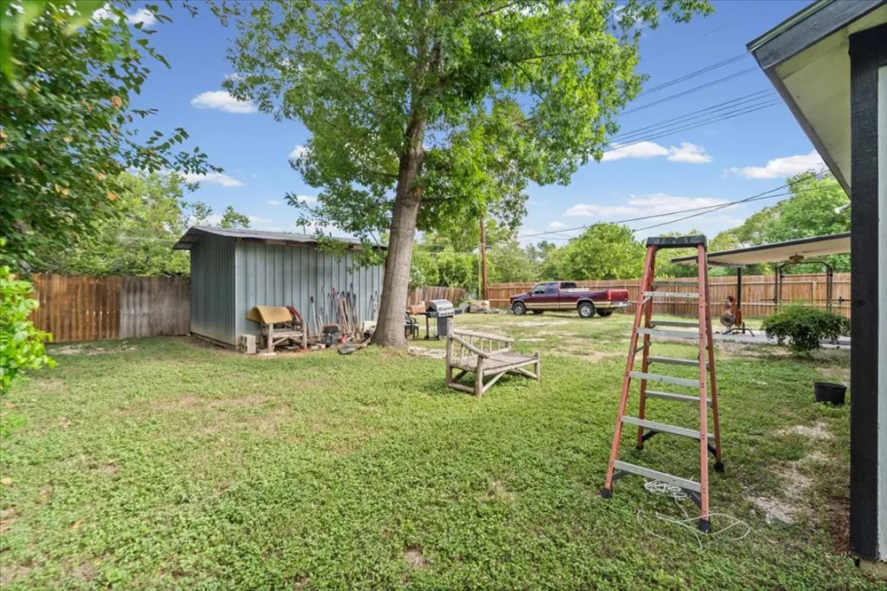 1115 Sycamore Street San Marcos, TX 78666