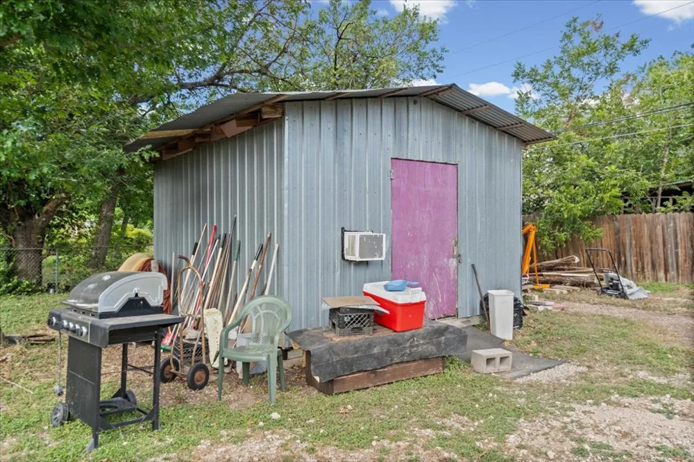 1115 Sycamore Street San Marcos, TX 78666