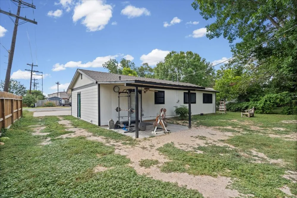 1115 Sycamore Street San Marcos, TX 78666