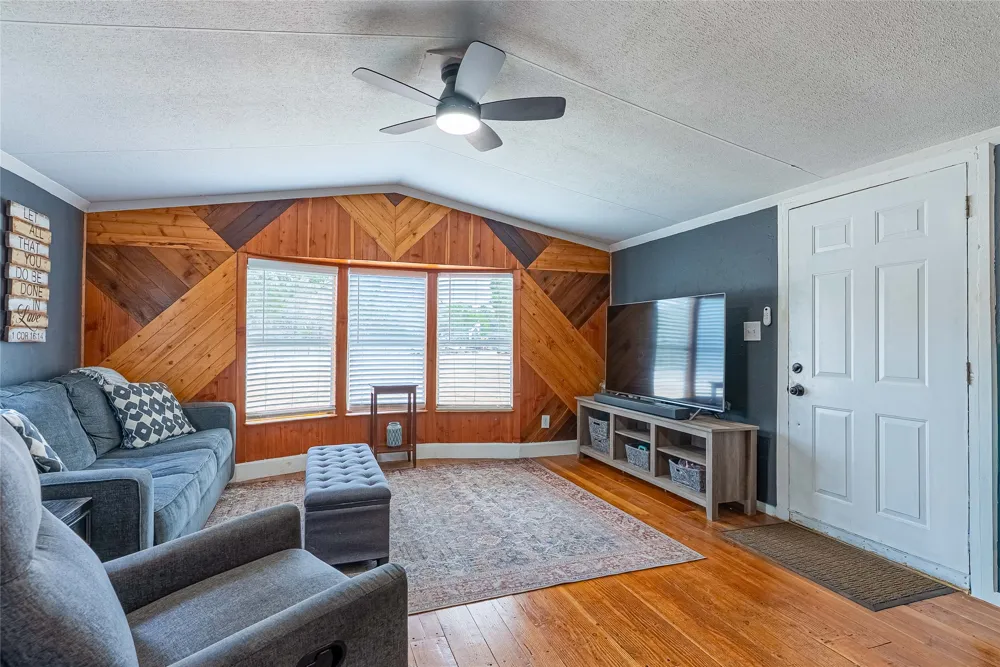 9220 County Road 272 Bertram, TX 78605