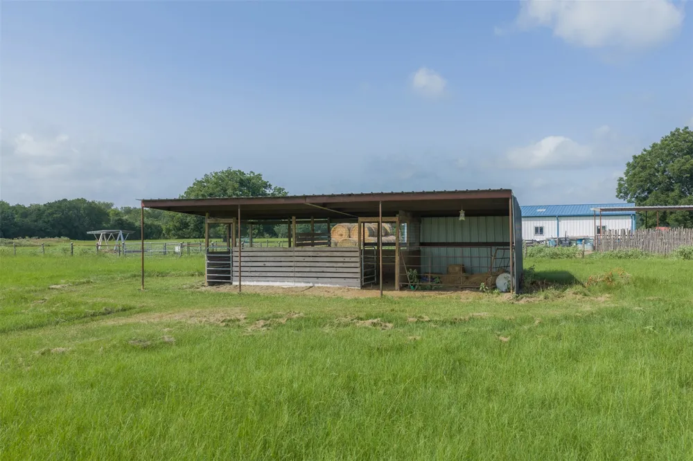 11043 County Road 336 Caldwell, TX 77836
