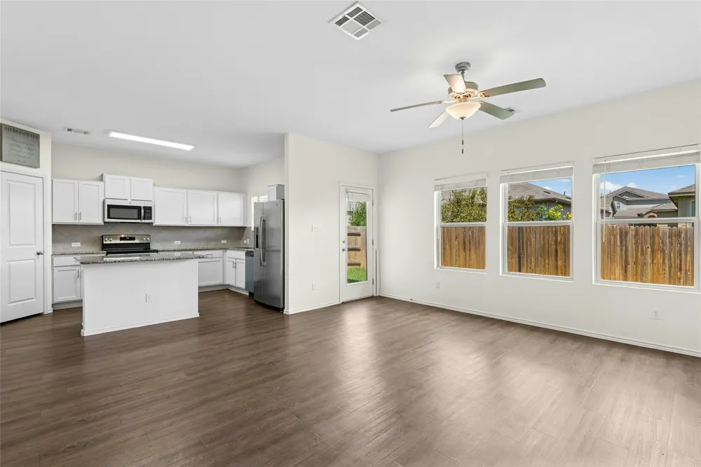 513 Circle Way Jarrell, TX 76537
