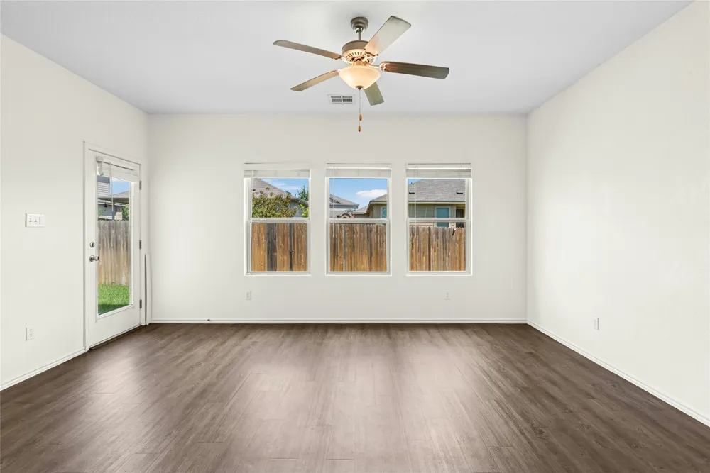 513 Circle Way Jarrell, TX 76537