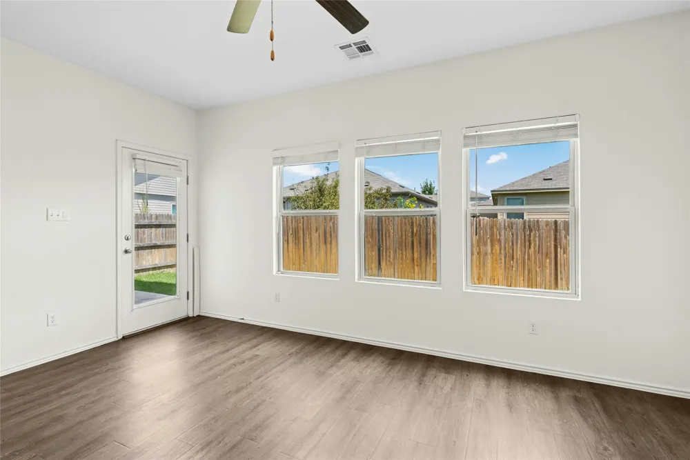 513 Circle Way Jarrell, TX 76537