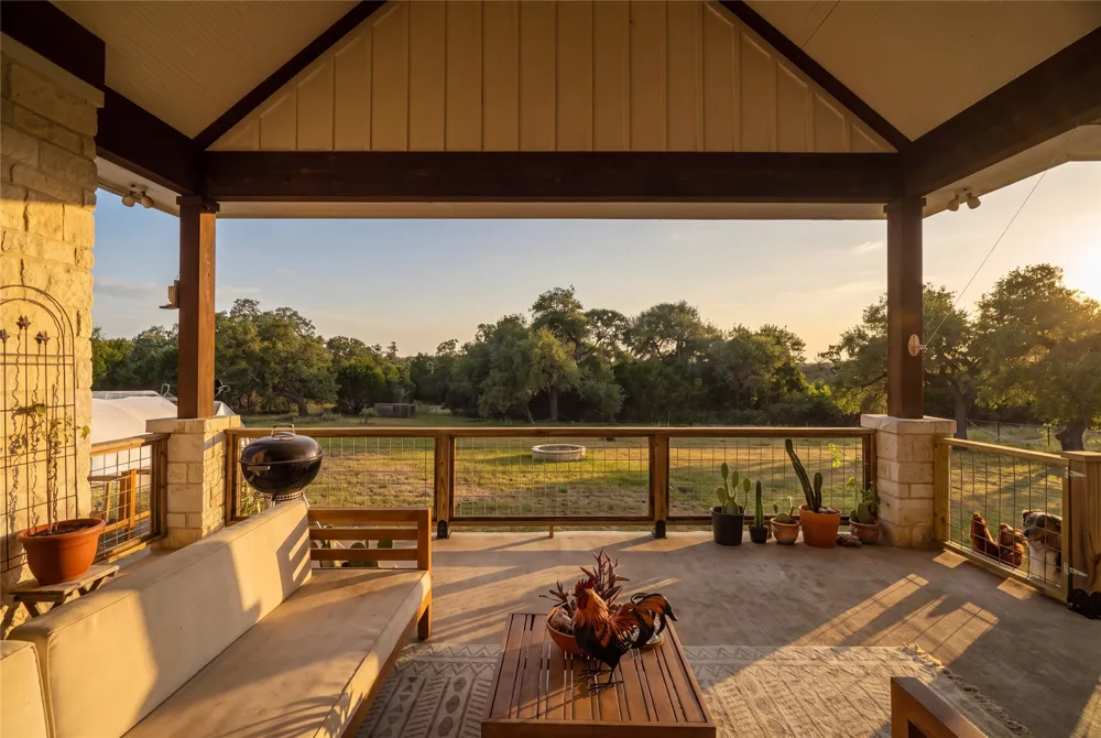 115 Calvin Barrett Blanco, TX 78606