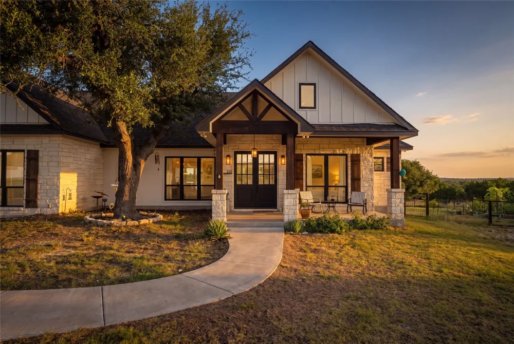 115 Calvin Barrett Blanco, TX 78606