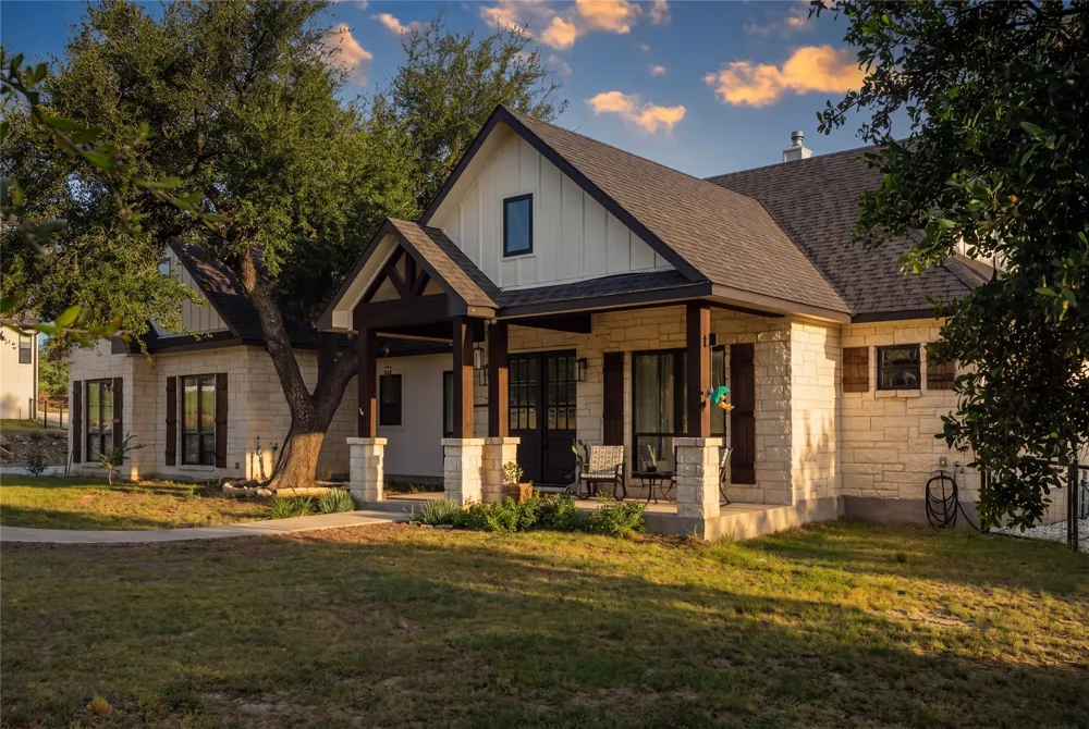 115 Calvin Barrett Blanco, TX 78606