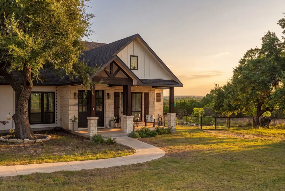115 Calvin Barrett Blanco, TX 78606