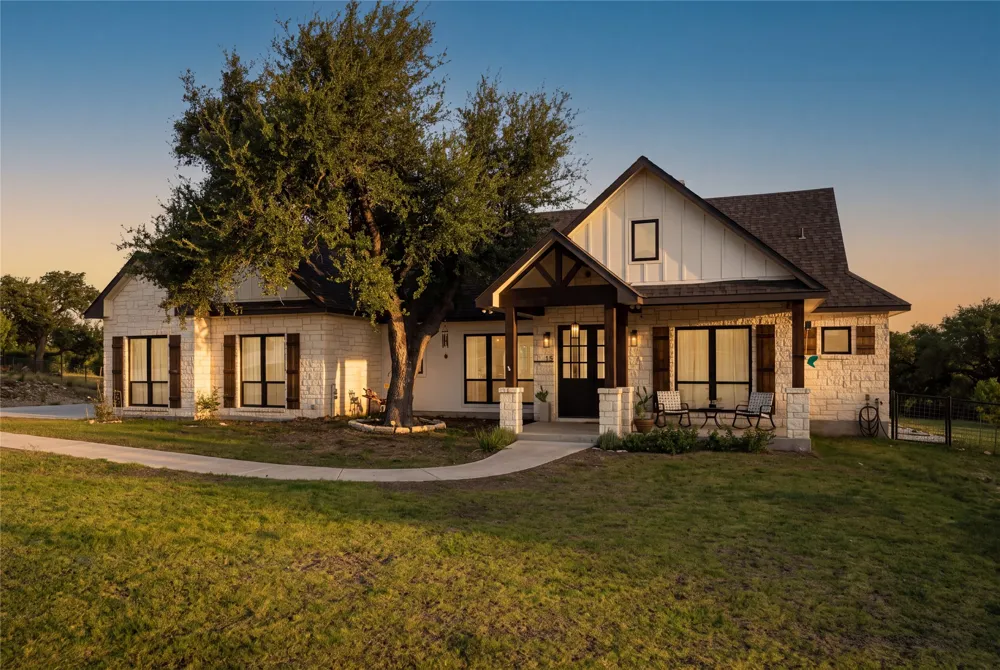 115 Calvin Barrett Blanco, TX 78606