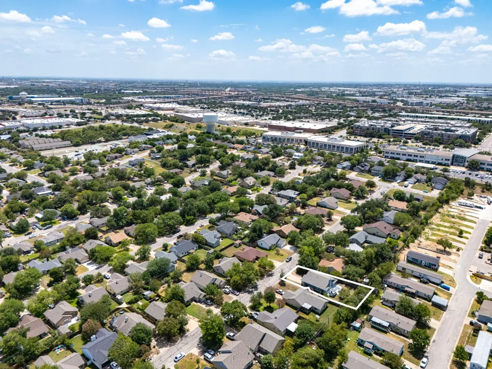 2316 Lasso Drive Round Rock, TX 78681