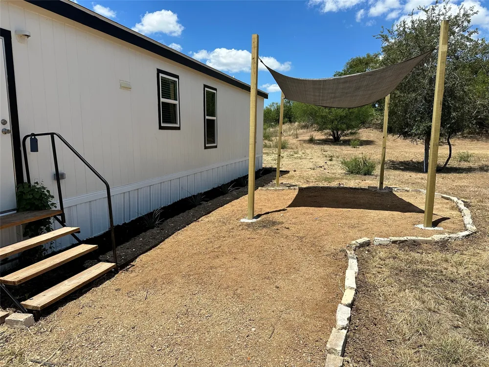 30 Tower Rd Road Lockhart, TX 78644